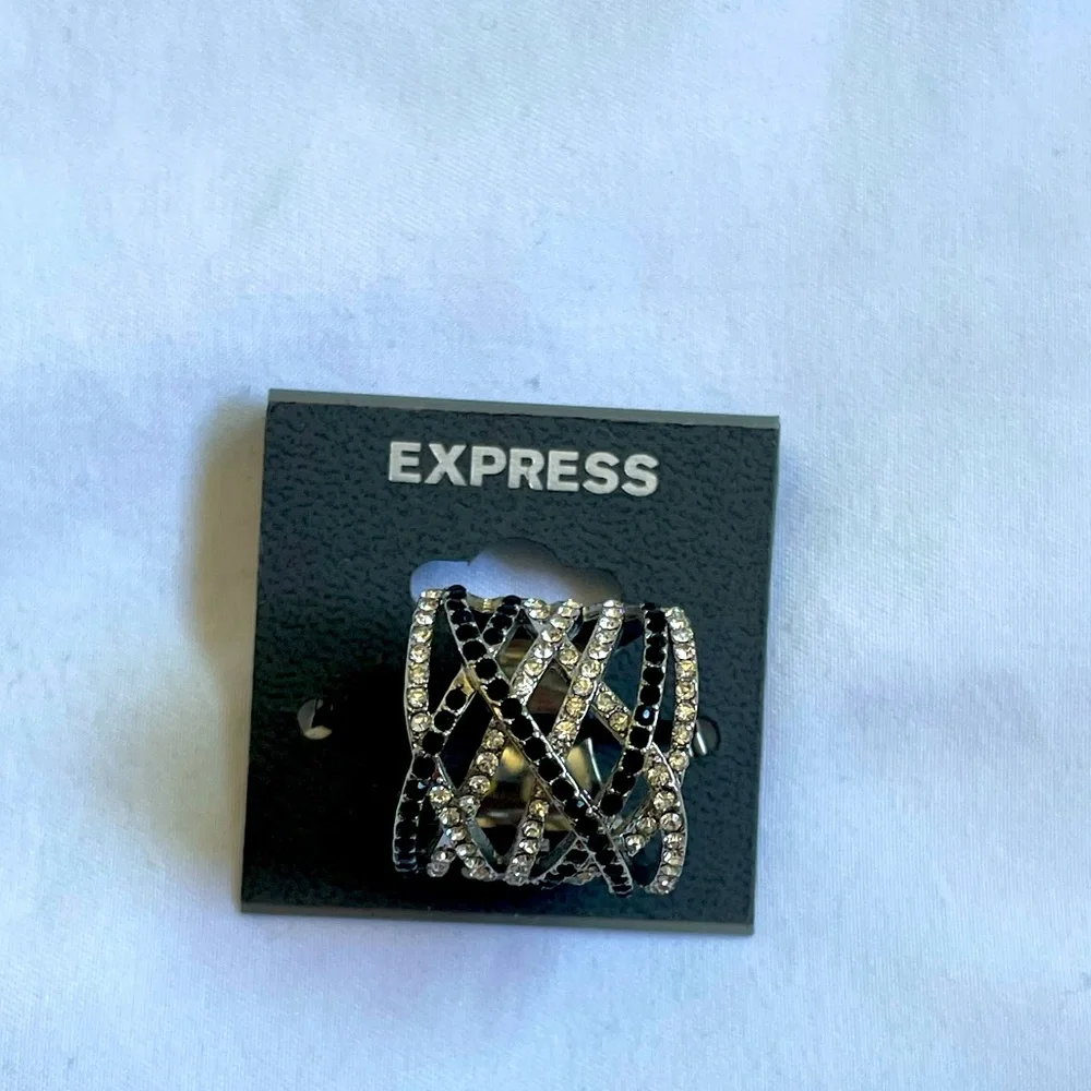 Express Ring - Picture 1 of 5